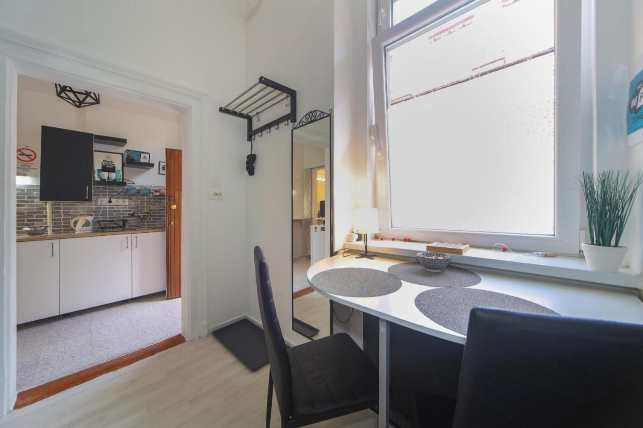 Cosy Studio Apartment With Airconditioner 부다페스트 외부 사진